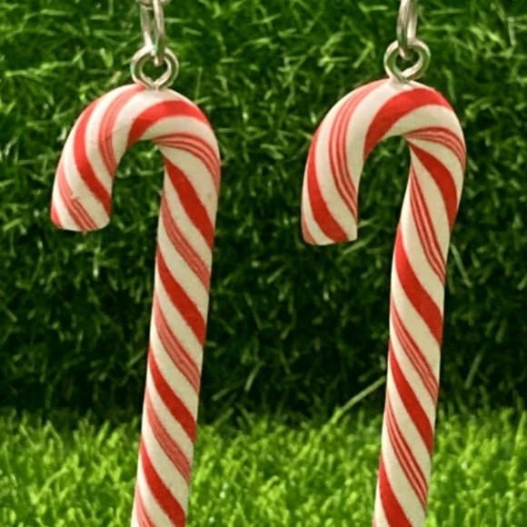 ⭐NWT Candy Cane Red & White Dangle Earrings - Picture 2 of 3